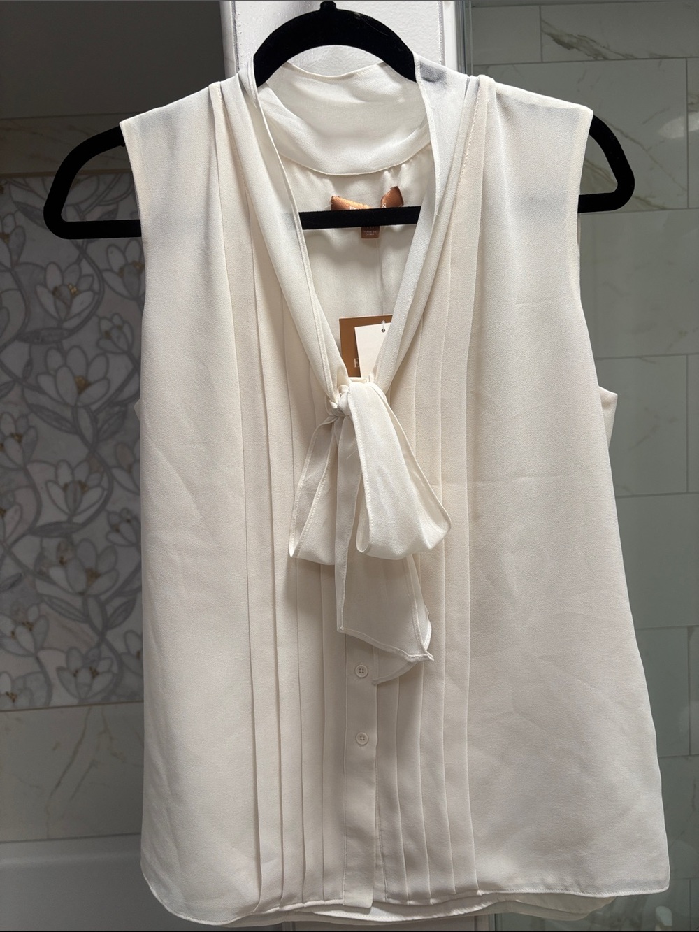 NWT Ellen Tracy ivory Sleeveless Blouse - 10